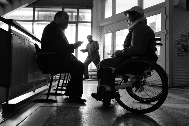 Хватит причинять добро: смотрим четвёртую серию сериала «Встать на ноги»